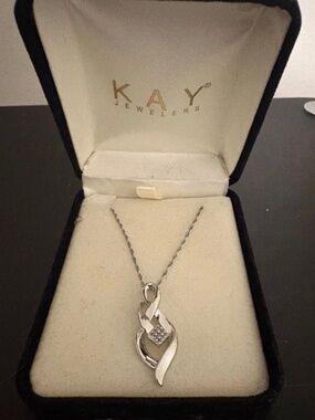 Kay Jewelers 925 Sun Sterling  Silver Double Infinity Necklace
